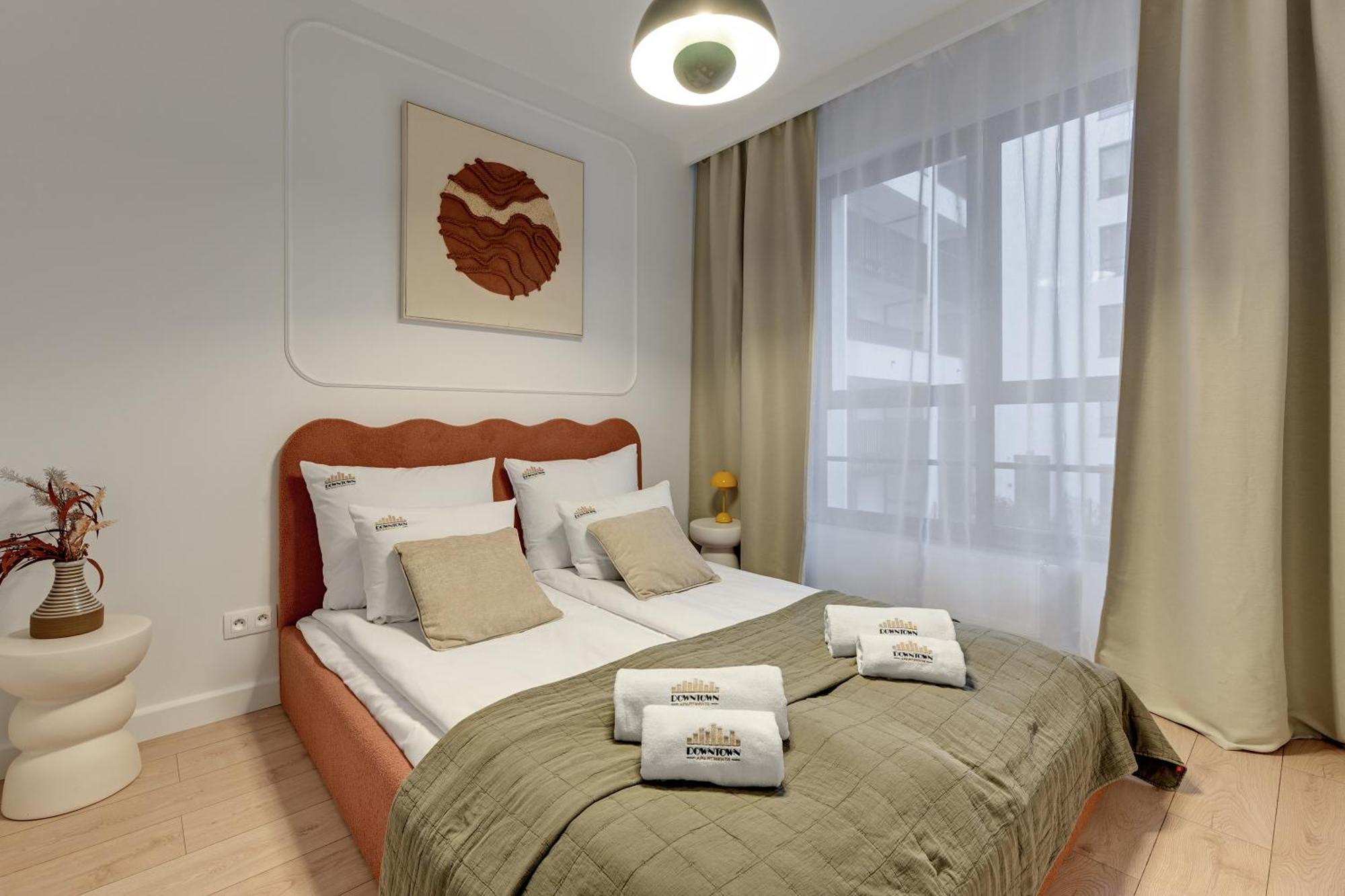 Doki Living - Foodhall & Parking By Downtown Apartments グダニスク エクステリア 写真