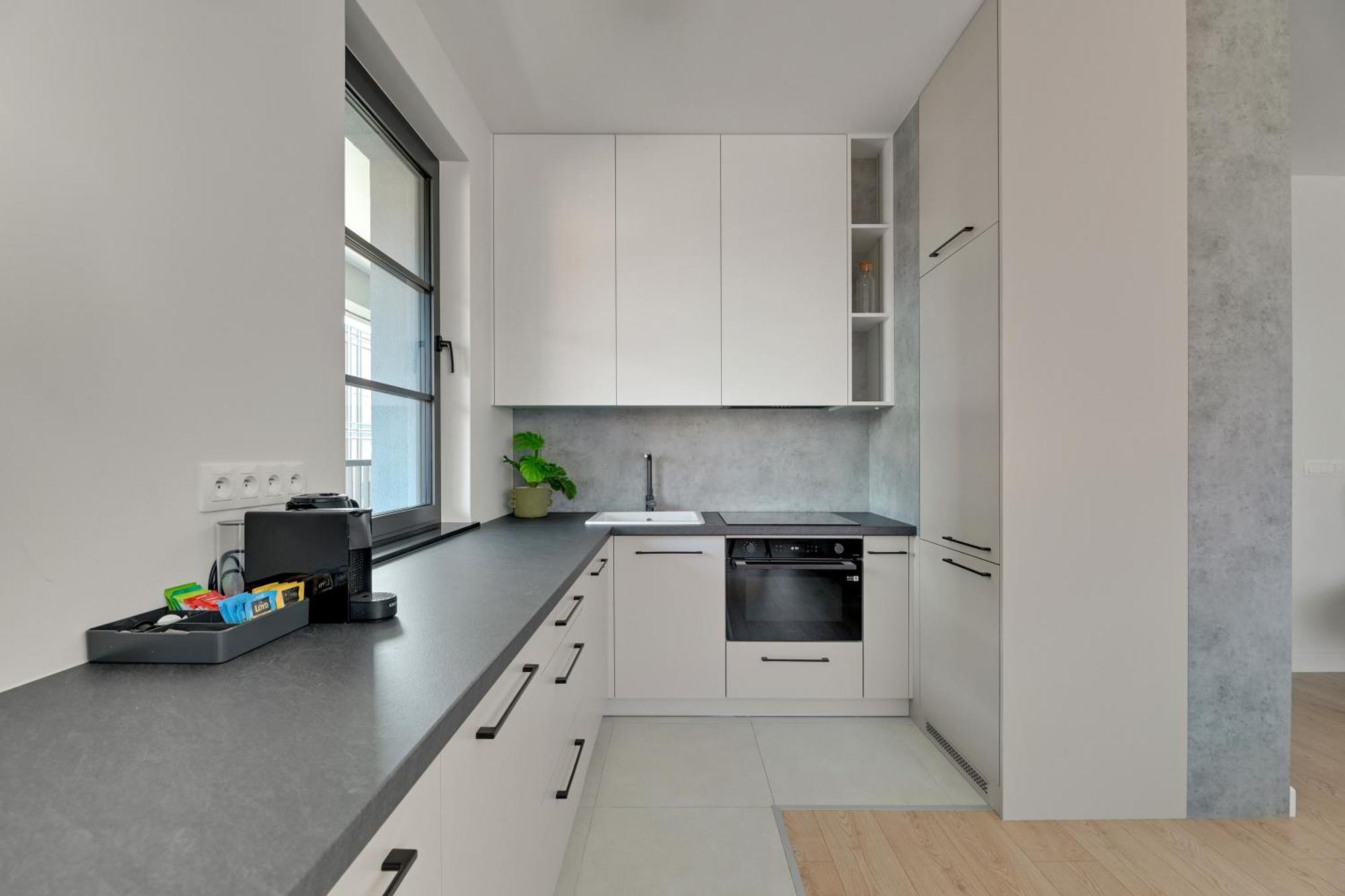 Doki Living - Foodhall & Parking By Downtown Apartments グダニスク エクステリア 写真